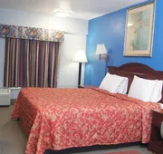 Holiday Lodge & Suites hotel detail image 7