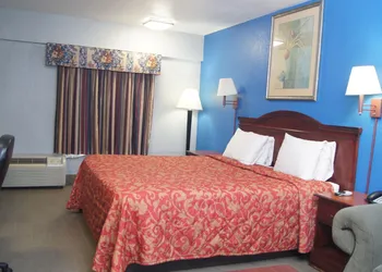 Holiday Lodge & Suites hotel thumbnail 7