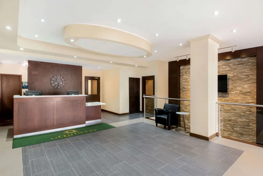 La Quinta Inn & Suites by Wyndham Oshawa hotel detail image 2