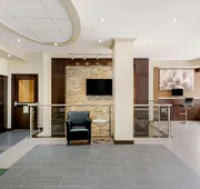 La Quinta Inn & Suites by Wyndham Oshawa hotel detail image 4
