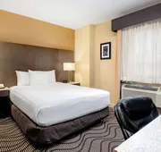 La Quinta Inn & Suites by Wyndham Oshawa hotel detail image 7