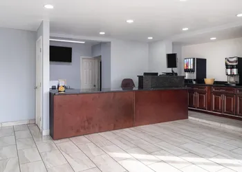 Super 8 by Wyndham Portsmouth - Norfolk hotel thumbnail 2