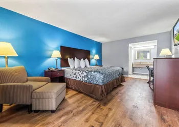 Super 8 by Wyndham Portsmouth - Norfolk hotel thumbnail 5