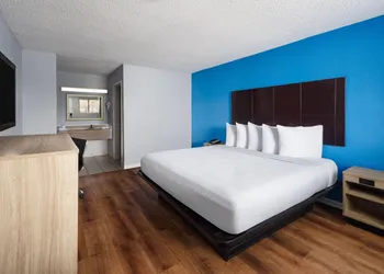 Super 8 by Wyndham Portsmouth - Norfolk hotel thumbnail 7