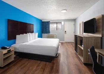 Super 8 by Wyndham Portsmouth - Norfolk hotel thumbnail 8