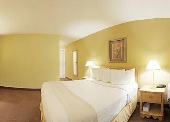 Quality Inn hotel thumbnail 8