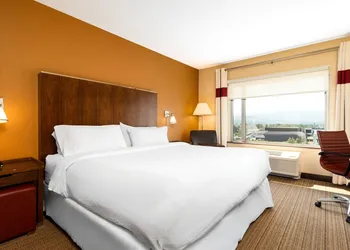Four Points by Sheraton Kelowna Airport hotel thumbnail 4