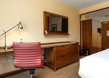 Four Points by Sheraton Kelowna Airport hotel thumbnail 6