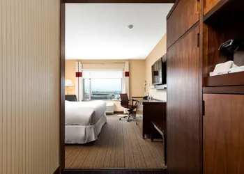 Four Points by Sheraton Kelowna Airport hotel thumbnail 7