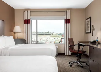 Four Points by Sheraton Kelowna Airport hotel thumbnail 8