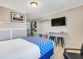 Dolphin Oceanfront Motel hotel thumbnail 6