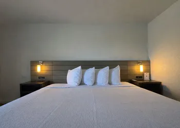 Fisherman's Cove Inn hotel thumbnail 7