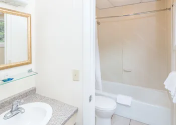 Ocean Park Inn hotel thumbnail 8
