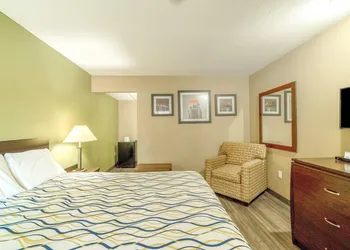 Deluxe Inn Miami, OK hotel thumbnail 7