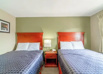 Deluxe Inn Miami, OK hotel thumbnail 8
