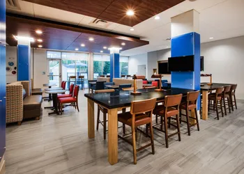 Holiday Inn Express Hotel & Suites Canton by IHG hotel thumbnail 2