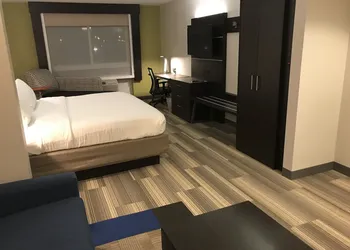 Holiday Inn Express Hotel & Suites Canton by IHG hotel thumbnail 3
