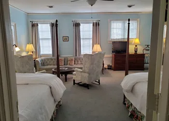 Morehead Inn hotel thumbnail 5