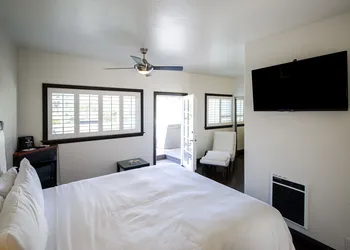 Malibu Country Inn hotel thumbnail 3