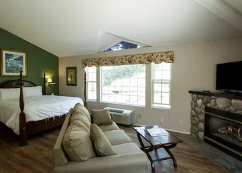 Malibu Country Inn hotel thumbnail 6