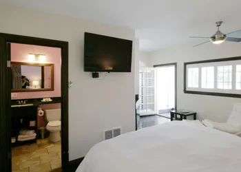 Malibu Country Inn hotel thumbnail 7