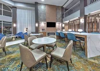 La Quinta Inn & Suites by Wyndham Dallas DFW Airport North hotel thumbnail 4