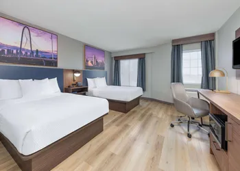 La Quinta Inn & Suites by Wyndham Dallas DFW Airport North hotel thumbnail 7