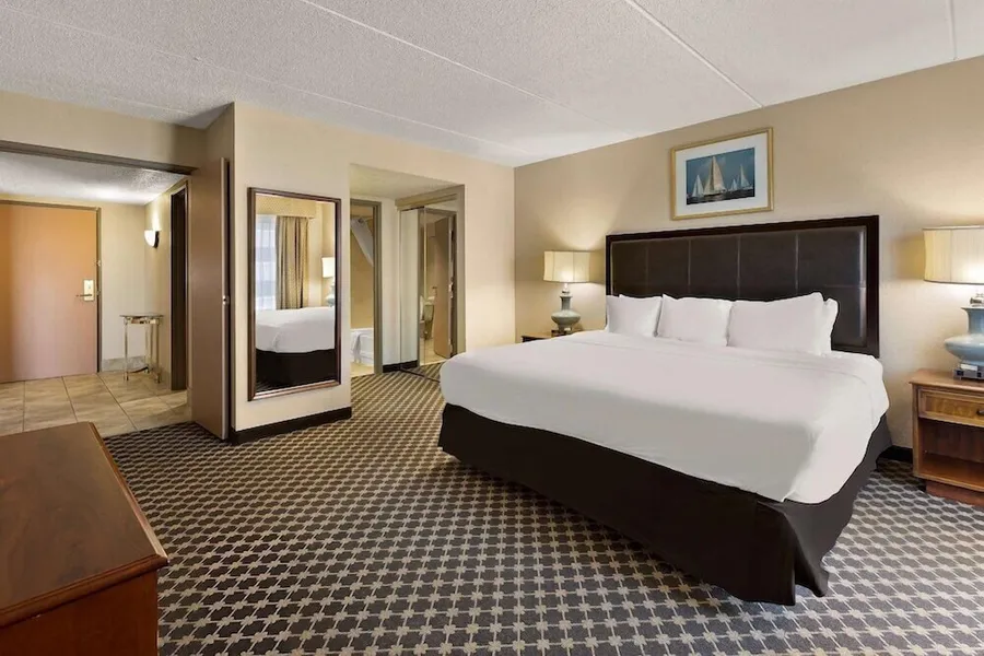 Hotel RL Cleveland Airport West hotel detail image 6