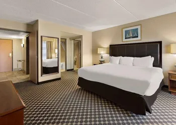 Hotel RL Cleveland Airport West hotel thumbnail 7