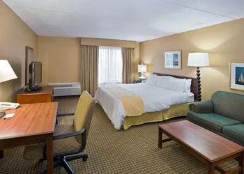 Hotel RL Cleveland Airport West hotel thumbnail 8