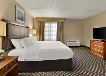Hotel RL Cleveland Airport West hotel thumbnail 3