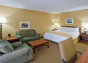 Hotel RL Cleveland Airport West hotel thumbnail 4