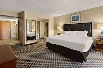 Hotel RL Cleveland Airport West hotel thumbnail 6