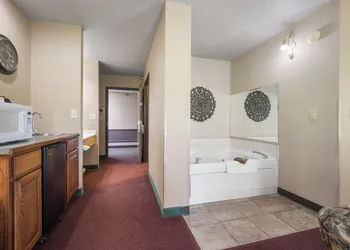 De Smet Super Deluxe Inn and Suites hotel thumbnail 7