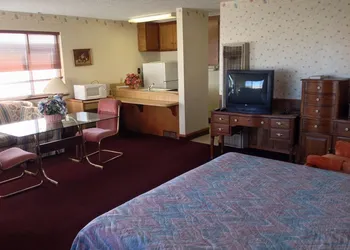 Warrick Plaza Inn hotel thumbnail 4