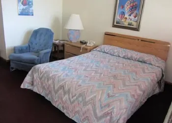 Warrick Plaza Inn hotel thumbnail 5