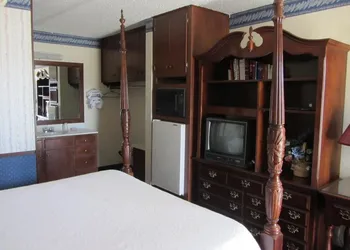 Warrick Plaza Inn hotel thumbnail 6