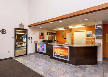 Motel 6 Waterloo, IA hotel thumbnail 2