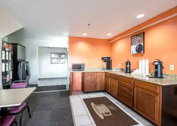 Motel 6 Waterloo, IA hotel thumbnail 5