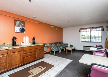 Motel 6 Waterloo, IA hotel thumbnail 7