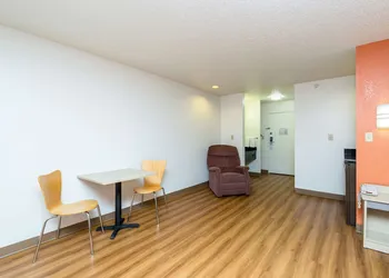 Motel 6 Waterloo, IA hotel thumbnail 8
