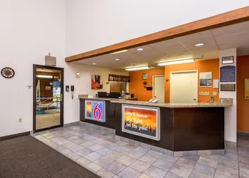 Motel 6 Waterloo, IA hotel thumbnail 2