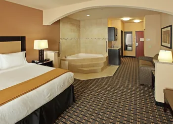 Holiday Inn Express & Suites Paris, Texas by IHG hotel thumbnail 2