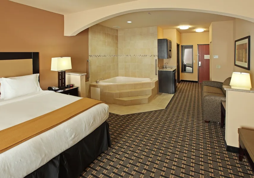 Holiday Inn Express & Suites Paris, Texas by IHG hotel detail image 2