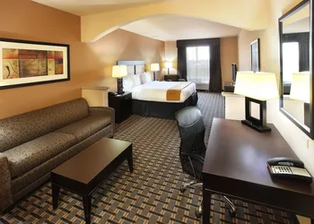 Holiday Inn Express & Suites Paris, Texas by IHG hotel thumbnail 4