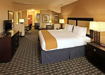 Holiday Inn Express & Suites Paris, Texas by IHG hotel thumbnail 6