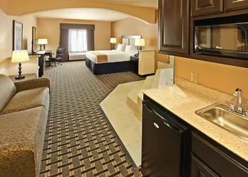 Holiday Inn Express & Suites Paris, Texas by IHG hotel thumbnail 7