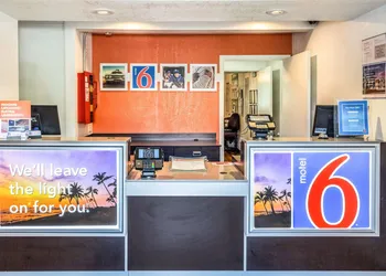 Motel 6 Bakersfield, CA - East hotel thumbnail 3