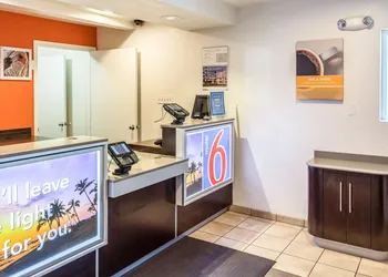 Motel 6 Bakersfield, CA - East hotel thumbnail 4
