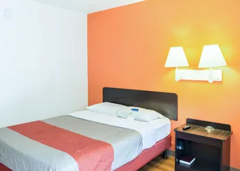 Motel 6 Bakersfield, CA - East hotel thumbnail 5